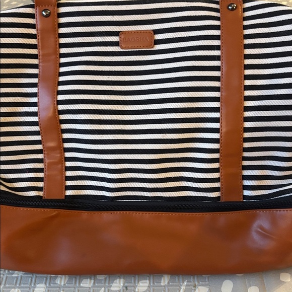 Weekender Bag - Picture 3 of 10